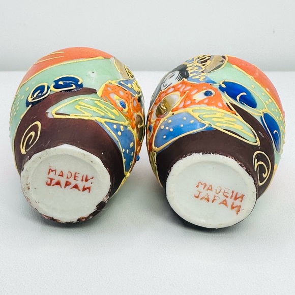 Pair of Vintage Miniature Handpainted Satsuma Moriage Goldcastle Japan Vases 2” - Picture 4 of 4